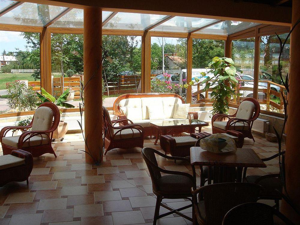 Platan Garden Rooms & Restaurant Гайдусобосло Екстер'єр фото