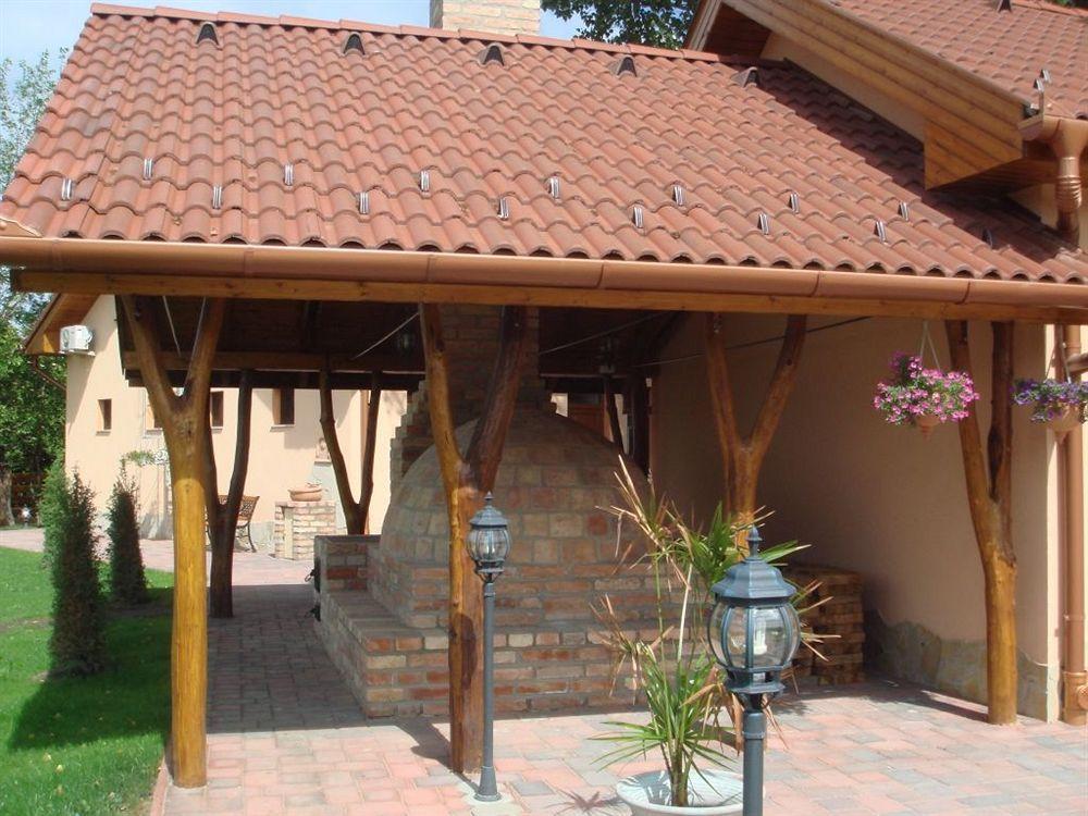 Platan Garden Rooms & Restaurant Гайдусобосло Екстер'єр фото