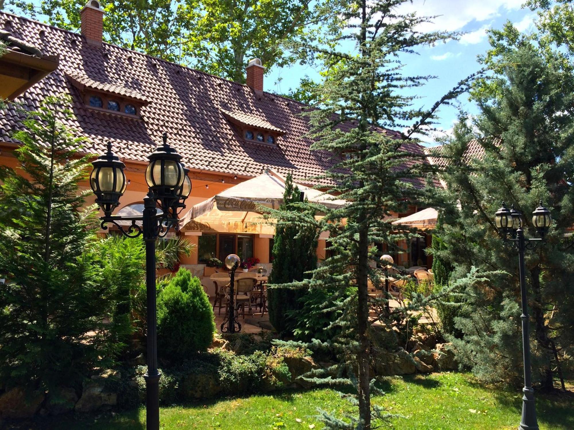 Platan Garden Rooms & Restaurant Гайдусобосло Екстер'єр фото