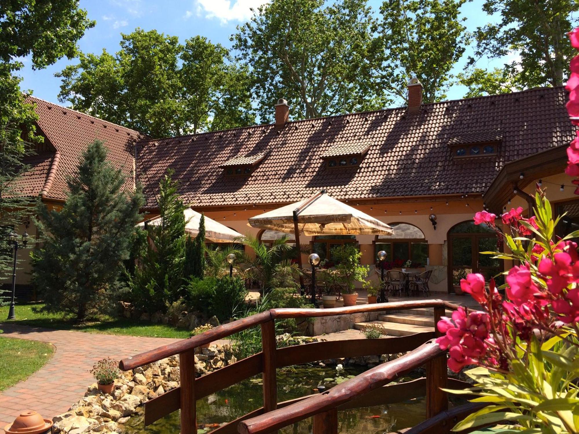 Platan Garden Rooms & Restaurant Гайдусобосло Екстер'єр фото