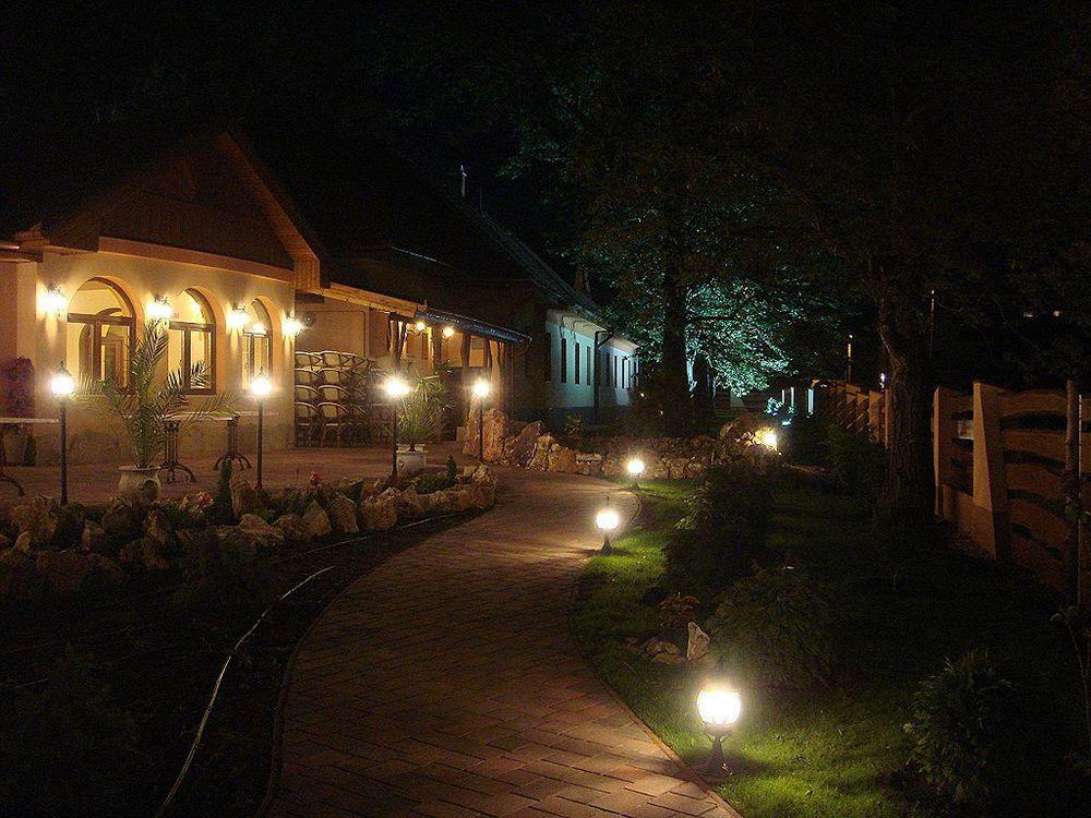 Platan Garden Rooms & Restaurant Гайдусобосло Екстер'єр фото