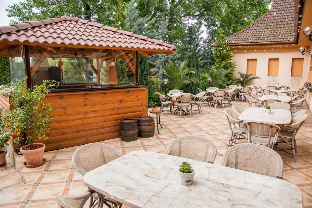 Platan Garden Rooms & Restaurant Гайдусобосло Екстер'єр фото